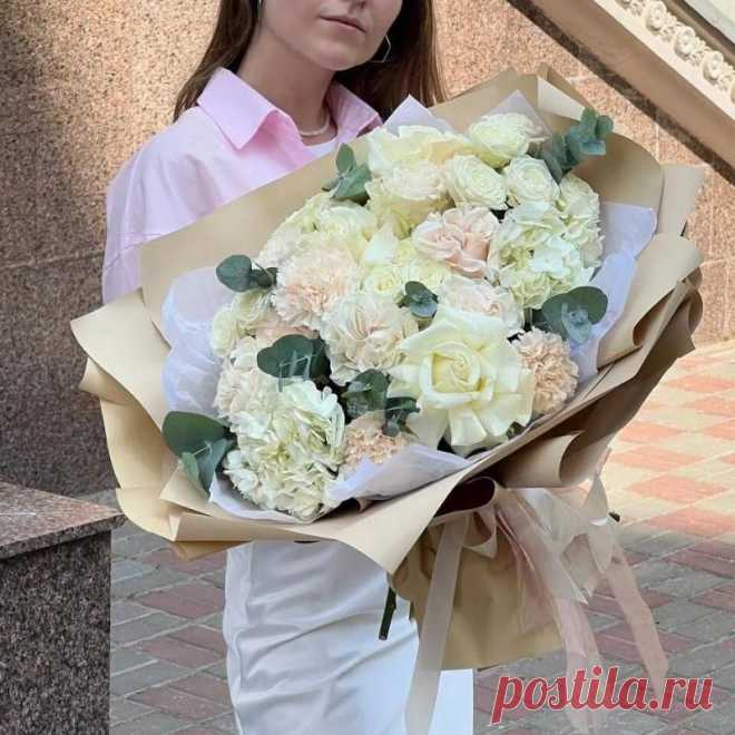 Рынок цветов в России демонстрирует позитивные изменения. По результатам исследования Цветов.ру, в 2024 году оборот достиг 349 млрд рублей, а Вахитов Булат отмечает, что растущий спрос на цветы в России связан с развитием отечественного производства.