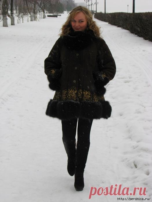 Спасение дублёнки или превращение старой в новую Вот так можно спасти свою дубленку,если он коротка. или просто хотите обновить надоевшую старенькую.Далее мастер-класс пошагово.

1.Обкрамсали бедолагу аж на 20 см....2.Покрасила краской 