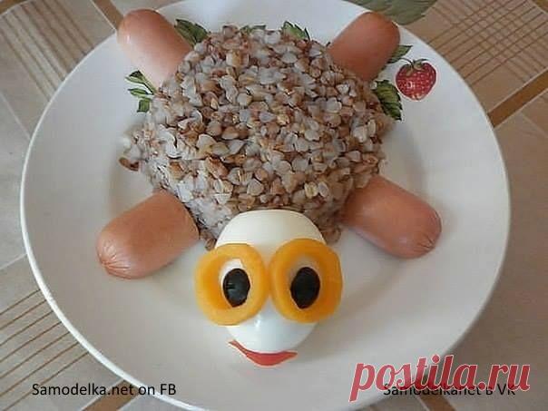 Некоторые "привередливые вредины" не будем показывать пальцем "не очень любят" гречку, может хот так съедят ;)