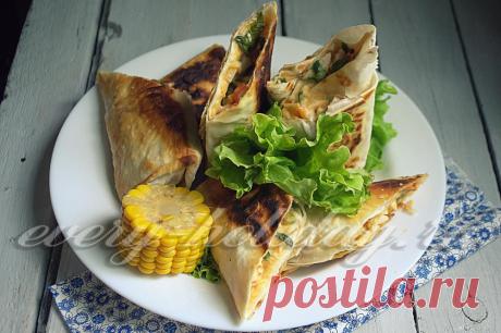 Закуска из лаваша с крабовыми палочками, рецепт с фото