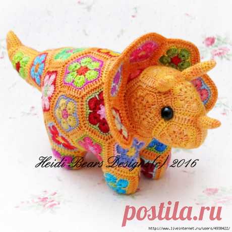 Трицератопс. Plod the African Flower Triceratops by Heidi Bears.