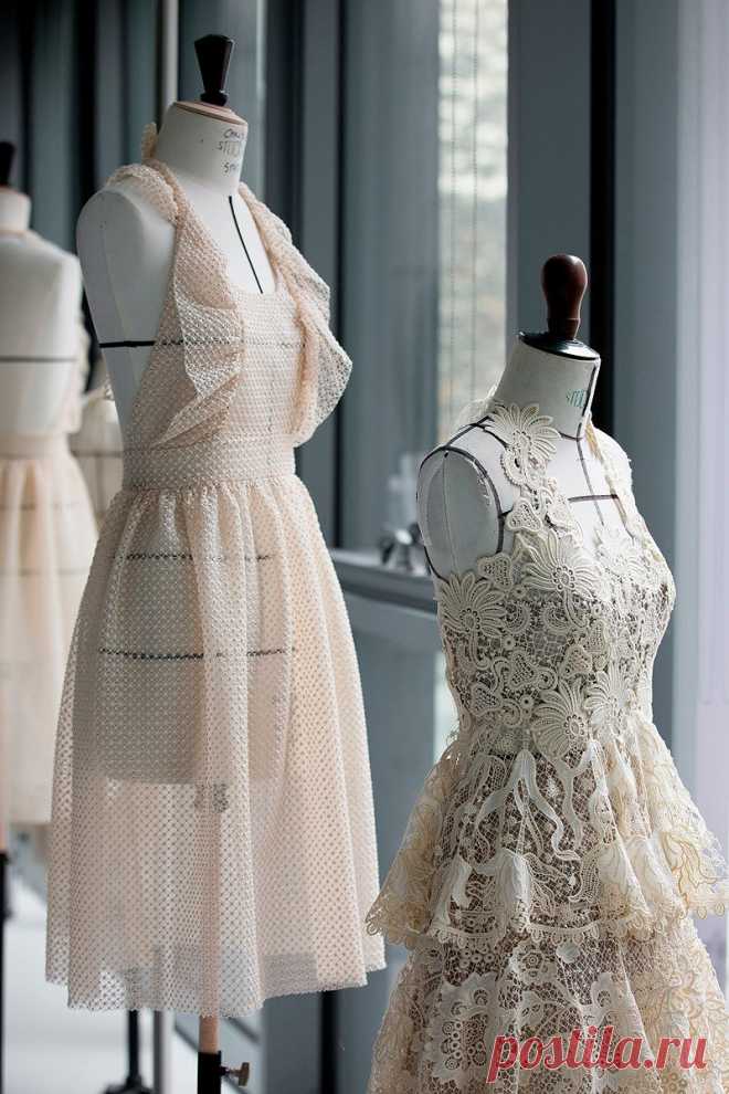 Творческие метаморфозы от Dior: вышивка, кружево, Туаль де Жуи — BurdaStyle.ru