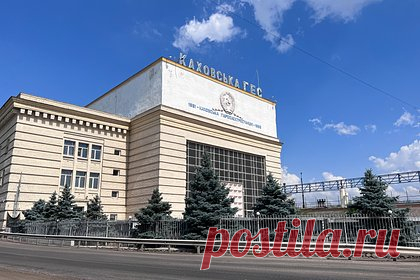 В Новой Каховке оценили возможный урон от ударов ВСУ по Каховской ГЭС. Глава администрации Новой Каховки Владимир Леонтьев оценил возможный урон от ударов Вооруженных сил Украины (ВСУ) по Каховской гидроэлектростанции (ГЭС). По его мнению, действия украинских военных могут нанести ГЭС серьезный и катастрофический ущерб в зависимости от используемых боеприпасов.