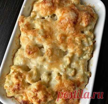 ЦВЕТНАЯ КАПУСТА В ДУХОВКЕ С ЯЙЦОМ И СЫРОМ

на 100 г - 82 кКалорий
бжу-7.3/4,6/2,7

Ингредиенты:
Цветная капуста-400 г
Твёрдый сыр, лёгкий-100 г
Яйца-3 шт
Сметана 10%- 50 г
Соль,перец

Приготовление:
Цветную капусту разделить на соцветия,и отварить в подсоленной воде 5 минут.
Для заливки смешать яйца,сметану,соль,перец.
Капусту выложить в форму для запекания,залить заливкой и посыпать натертым сыром.
Запекать при 180 градусах 20 минут.
Приятного аппетита!