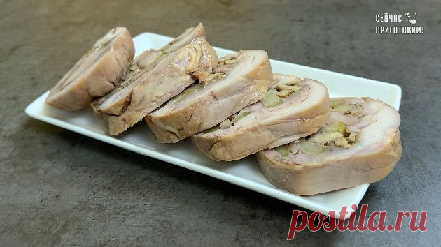 Как я готовлю вместо колбасы рулет из курицы с яблоками и орехами в духовке