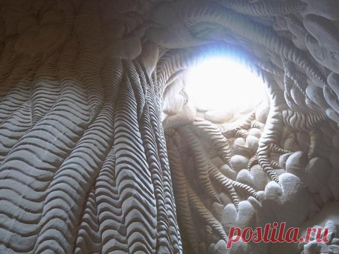 25 лет в полном одиночестве он создавал подземный сказочный мир