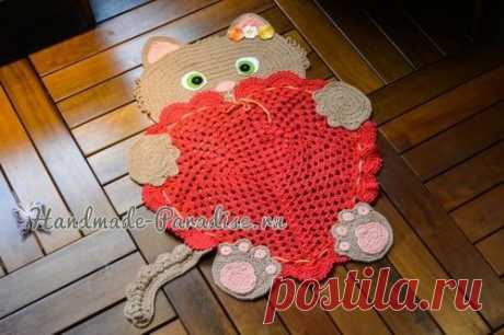 Детский коврик крючком «Кошка с сердцем»
https://handmade-paradise.ru/detskiy-kovrik-kryuchkom-..
