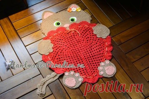 Детский коврик крючком «Кошка с сердцем»
http://handmade-paradise.ru/detskiy-kovrik-kryuchkom-..