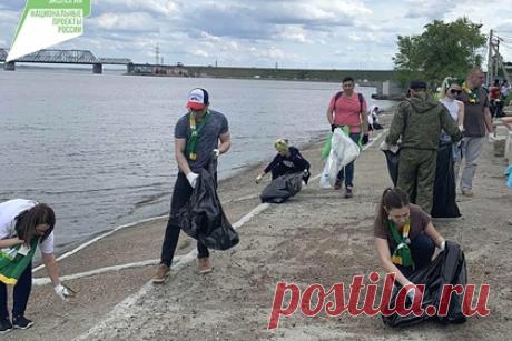 В Ульяновске пройдет акция «Дни чистой Волги». На волжском берегу в Ульяновске пройдет субботник в рамках осенней акции «Дни Чистой Волги». Мероприятие запланировано на 17 сентября. Ульяновцам предлагают поучаствовать в сборе мусора на территории между двумя мостами — Императорским и Президентским. Отмечается, что подобные мероприятия проводятся с 2012 года.