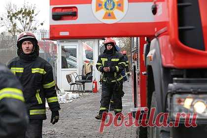 В Херсоне вновь прогремели взрывы. В подконтрольном Киеву городе Херсоне вновь прогремели взрывы. Глава местной украинской военной администрации Роман Мрочко сообщил, что город обстреливает Российская армия. Так, по его словам, попадания зафиксированы в Корабельном и Днепровском районах. В результате атак были повреждены дома и транспорт.