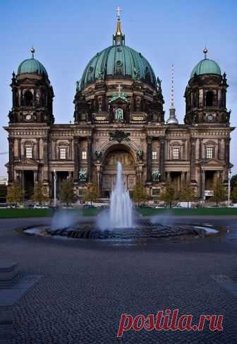 Just imagine a castle like this, but with black marble and deep red ruby-like stones for the domes and a fire fountain. Queen of Flames Palace.