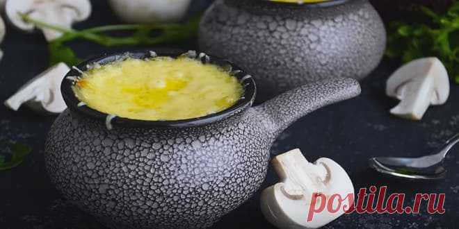 Пошаговый рецепт классического жульена с грибами - ИзыскON Жюльеном во Франции называют нарезку продуктов очень тонкой соломкой, а на постсоветском пространств