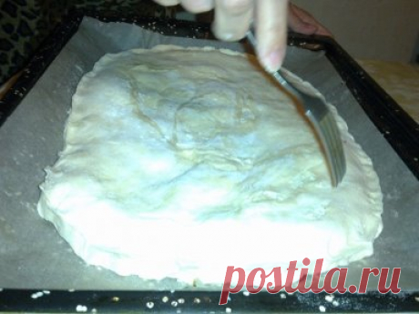 Очень вкусный египетский пирог
Это египетская сладость, то ли пирог, то ли пирожное, но скажу одно - 
это безумно вкусно!
дрожжи сухие быстродействующие — 1/2 ч. ложки
мука пшеничная — 3 стакана
масло сливочное — 200 г
сахар — 1 стакан
молоко — 3 стакана
яйца — 2 шт
соль — 1 щепотка
картофельный крахмал — 3 ст. ложки
сахарная пудра — по вкусу
ванильный сахар — по вкусу
Способ приготовления
В 1 стакане теплого молока растворяем дрожжи, добавляем одно яйцо, соль,
 муку и замешиваем мягкое и эл