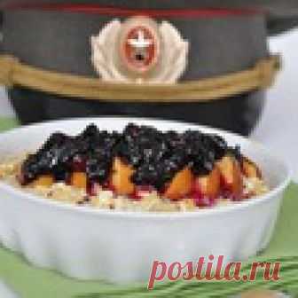 Киноа с яблоком и творогом под соусом из жимолости Кулинарный рецепт