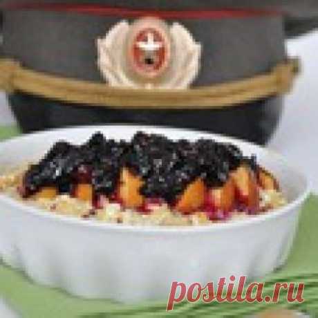 Киноа с яблоком и творогом под соусом из жимолости Кулинарный рецепт