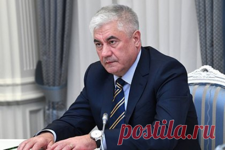 Глава МВД обратился к Володину из-за рейдов депутатов по наливайкам. Глава МВД Владимир Колокольцев написал письмо председателю Госдумы Вячеславу Володину из-за того, что некоторые депутаты устраивают рейды по так называемым наливайкам и привлекают к этому СМИ, из-за чего может сложиться впечатление, что полиция бездействует.
