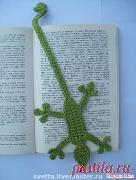 crochet curtains... so cute!