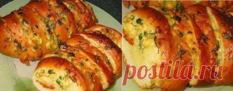 Ароматный хрустящий хлебушек, пропитанный маслом, сыром и чесночком