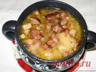 Гороховая каша с копченостями в горшочке  Сытно и очень вкусно, как из бабушкиной печки!🥘🍯🍲🥣🍖Простое, сытное и вкусное блюдо – гороховая каша с копченостями в горшочке.Что надо:Копченая грудинка – 150 гГорох – 1 стаканМасло сливочное – 25 гЛук репчатый – 1 луковицаЛавровый лист – 3 шт.СольПерец черный...