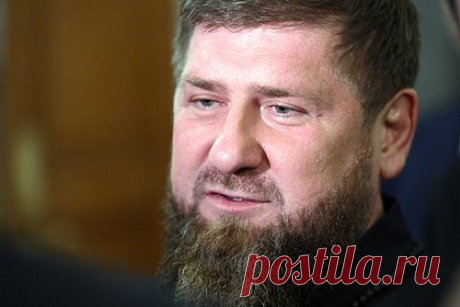 Кадыров рассказал о пришедшем с кувалдой к командиру «Ахмата» Пригожине. Глава частной военной компании (ЧВК) «Вагнер» Евгений Пригожин пришел с кувалдой к командиру спецназа «Ахмат» Апти Алаудинову. Об этом в своем Telegram-канале рассказал глава Чечни Рамзан Кадыров. По словам Кадырова, Пригожин подарил инструмент Алаудинову в музыкальном футляре.