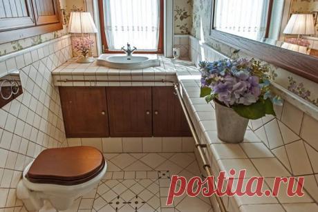 Живые цветы, цветы на лампе, цветы на обоях: весной слишком много не бывает!