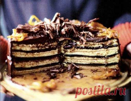 Яффский торт от Джейми Оливера 
vk.com/tort_recepty
На создание этого десерта Джейми Оливера вдохновил необыкновенный немецкий рождественский пирог, для которого жидкое тесто постепенно наливают в форму слой за слоем и пекут под горячим грилем. Он немного переработал рецепт - добавил начинку, напоминающую о старом добром яффском торте. Шоколад, апельсин и бисквит - гениальное сочетание! Подавайте яффский торт от Джейми Оливера на красивом сервировочном блюде. 
Показать полностью…