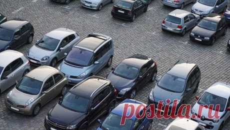 В Уфе подростки громили и пытались вскрыть припаркованные во дворе автомобили. В Уфе школьники громили ночью машины. Об этом сообщает Telegram-канал UTV. Действия троих подростков во дворе дома на улице Николая Дмитриева записала камера, встроенная в домофон. На кадрах видно, как они подходили в ночное время к ...