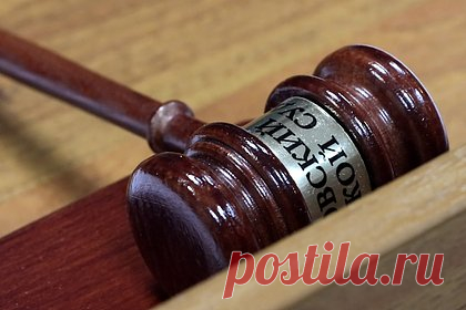 Главе охранявшего школу Ижевска ЧОПа вынесли приговор. Октябрьский суд Ижевска приговорил к трем годам условно директора частного охранного предприятия (ЧОП), обеспечивавшего охрану школы № 88 в Ижевске, где произошла стрельба. Мужчину признали виновным по части 1 статьи 238 и части 1 статьи 187 УК РФ. На судебном заседании он частично признал вину.
