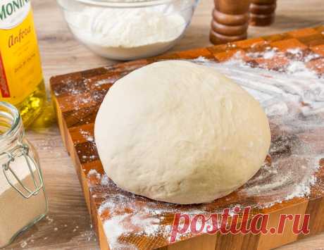 Пекарские техники. Тонкости работы с дрожжевым тестом - Вкусный Блог Из всех видов теста дрожжевое можно смело назвать самым популярным. Это булочки, пирожки и пироги, хлеб, пончики, куличи, пицца и многое другое. Разбор всех видов дрожжевого теста, базовых принципов работы с ним и объяснение процессов, которые происходят с ингредиентами при замесе и расстойке, мы оставим для отдельной фундаментальной статьи. А…