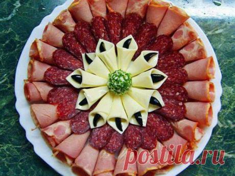 Красивое, но при этом простое оформление мясной нарезки