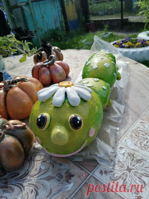 Гусеница из бетона. Делаем садовые фигурки своими руками.