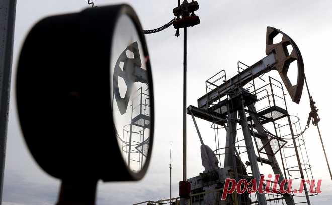 Минфин не поддержал сбор налога на сверхприбыль с нефтегазовых компаний. Ведомство заявило, что нефтегазовым и угольным компаниям не нужно платить налог на сверхприбыль, так как они отдавали сверхдоходы за счет других механизмов — например, НДПИ и демпфера. Авторы идеи не согласились с позицией Минфина