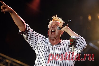 В Лондоне решили избавиться от дома лидера Sex Pistols. В Лондоне выставили на продажу дом солиста британской панк-рок-группы Sex Pistols Джонни Роттена. Особняк, в котором жил музыкант, находится в Челси, недалеко от Кингс-роуд, которая была сердцем лондонской панк-сцены 1970-х годов. Джонни Роттен переехал в этот дом в 1978 году.