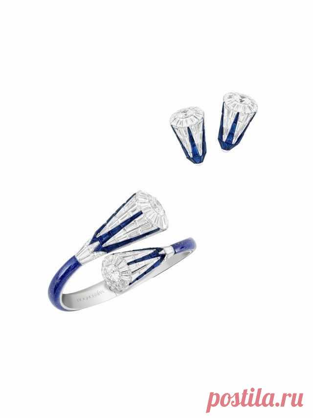 Кольцо. Женское кольцо. Бесцветные бриллианты. Серебро. Эмаль.