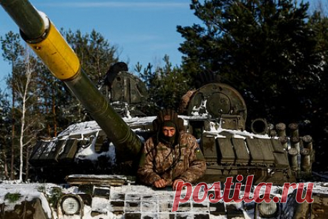 В США выразили уверенность в завершении конфликта на Украине на условиях России. Россия продиктует Украине условия мирного завершения конфликта и определит ее границы. Уверенность в таком сценарии решения конфликта выразил бывший офицер морской пехоты США Скотт Риттер. По его словам, вся территория Донецкой, Луганской, Херсонской и Запорожской областей будет под контролем России.
