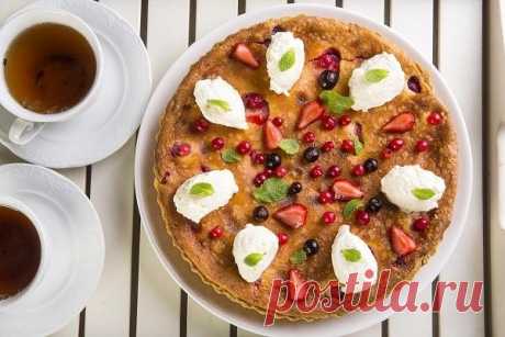 Ягодный пирог со сметаной и взбитыми сливками: пошаговый рецепт с фото