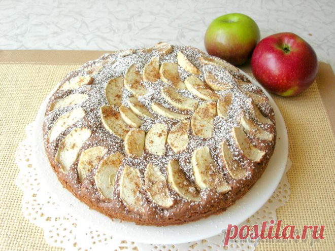 Шоколадный пирог с яблоками и корицей Наступила осень, в разгаре яблочный сезон. Я очень люблю выпечку с яблоками, одним из популярных рецептов яблочного пирога среди моих близких является этот рецепт. В этом пироге идеально сочетается шо...