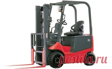 Ясно, что даже на относительно небольшом складе сложно обходиться без использования специальной техники – электропогрузчики сильно уменьшают время погрузочных и разгрузочных работ и понижают трудозатраты. На сегодняшний день лучшие мировые производители предлагают широкий ассортимент техники для склада, которая различается техническими параметрами, поэтому у возможных покупателей погрузчиков есть хорошая возможность подобрать удобный образец.