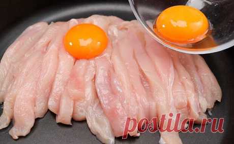 Берем куриную грудку и превращаем в куриные палочки. Просят добавку даже дети, которые обычно не любят эту часть курицы - Steak Lovers - 4 февраля - 43534696042 - Медиаплатформа МирТесен Куриная грудка при жарке часто получается суховатой за счет структуры самого мяса. Поэтому лучше приготовить ее чуть иначе, превратив в хрустящие куриные палочки. Теперь добавки попросят даже дети, а ведь они обычно эту часть курицы не любят. Ингредиенты: 2 куриных грудки 2 яйца 30 граммов...