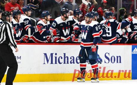 Судьи лишили Овечкина одной из двух шайб в матче с «Нэшвиллом»: видео. «Вашингтон» по буллитам проиграл «Нэшвиллу» (2:3). На последней минуте встречи Александр Овечкин забросил шайбу, которая могла стать победной, но ее отменили из-за нарушения правил другим игроком