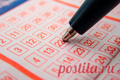 Пенсионерка из России выиграла в лотерею миллионы рублей и устроила праздник односельчанам