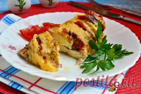 Куриное филе с брынзой и вялеными помидорами на пару Куриное филе с брынзой и вялеными помидорами на пару - вкуснейшее блюдо, которое готовится на скорую руку. Если честно, я даже не ожидала, что филе окажется на столько нежным, сочным и безумно вкусным. Убеждаюсь все больше и больше, что блюда на пару могут быть обалденными! Готовила я в мультиварке. Советую всем попробовать!