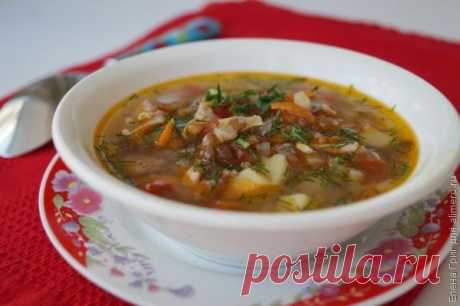 👌 Куриный суп с чечевицей, рецепты с фото Вкусный рецепт Куриный суп с чечевицей, пошаговый, с фото и отзывами 👍 Блюда из курицы, Суп из чечевицы, Блюда из помидоров, Суп на курином бульоне, Супы на курином бульоне