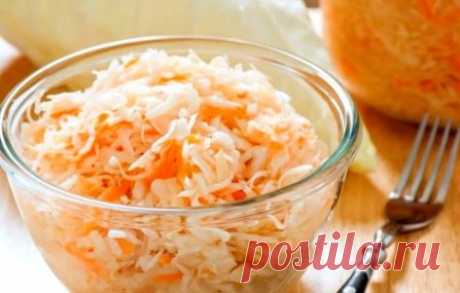 Капуста квашеная быстрого приготовления. Рецепты хрустящей и сочной капусты, квашеной в банках без уксуса Пришла пора доставать разделочные доски, шинковки, острые кухонные ножи. Нужно заготавливать капусту впрок, чтобы зимой блюда из капусты разнообразили наш