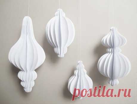 tree ornaments | DESIGN AND FORM