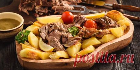 Баранья нога, запечённая в духовке: рецепт - Лайфхакер