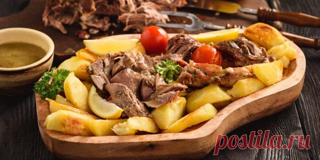 Баранья нога, запечённая в духовке: рецепт - Лайфхакер