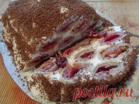 Меню на новый 2019 год. Простые и очень вкусные рецепты пирогов на праздничный стол Мы уже с вами готовили много чего на Новый год. Готовили торты, составили новогоднее меню салатов, составили меню основных блюд, меню для коктейлей с шампанским, с водкой, с коньяком , виски, ромом и джином. Составили новое новогоднее меню. Казалось бы уже приготовились к празднику. Но я подумал, есть люди которые не могут себе позволить многие праздничные блюда. Но русская пословица говори...