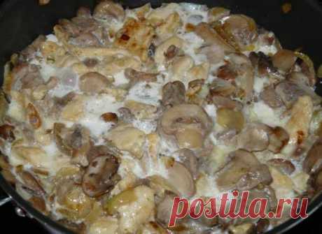 Куриное филе в мультиварке с рисом, грибами и маслинами