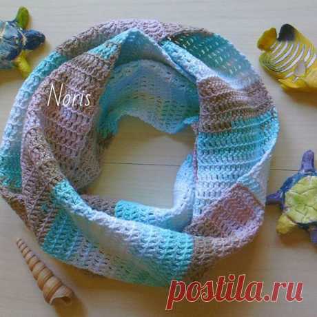 #доброеутровсем ! У меня оно морское ;-) Представляю вам #новый #снуд "Морской бриз". Он очень мягкий и нежный, легко и естественно драпируется. Для весенне-летнего гардероба просто необходим! Снуд можно носить в качестве #украшения на водолазку или джемпер.
 #Связан #крючком, #хлопок, размеры 122 * 17 см, носить можно в два оборта. 
Цена 1500 р., #в_наличии
 #kharlova_купить #связановхорошемнастроении #shops_handmade #вналичии_харлова #cowl #стильнаяодежда #summer #ekb #i...